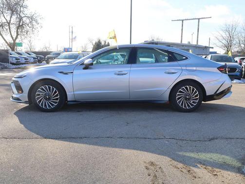 2025 Hyundai SONATA Hybrid SE