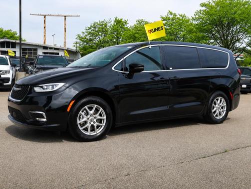 Diamond Black Crystal Pearlcoat 2025 Chrysler Pacifica L