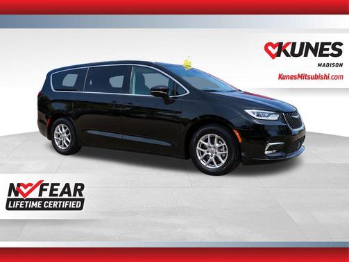 Diamond Black Crystal Pearlcoat 2025 Chrysler Pacifica L