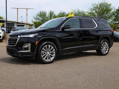 Mosaic Black Metallic 2023 Chevrolet Traverse LT Cloth