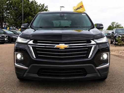 Mosaic Black Metallic 2023 Chevrolet Traverse LT Cloth