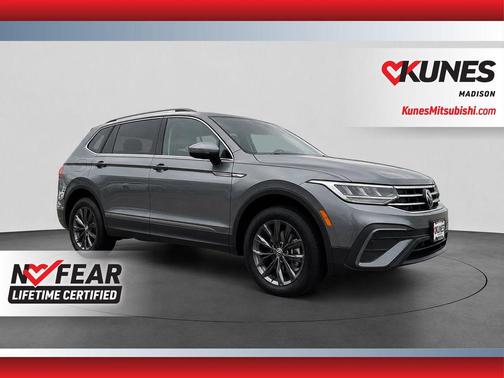 Platinum Gray Metallic 2024 Volkswagen Tiguan 2.0T SE