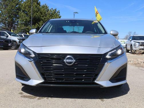 Brilliant Silver Metallic 2023 Nissan Altima 2.5 SV