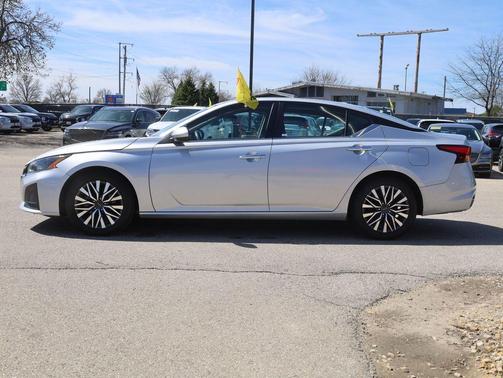 Brilliant Silver Metallic 2023 Nissan Altima 2.5 SV