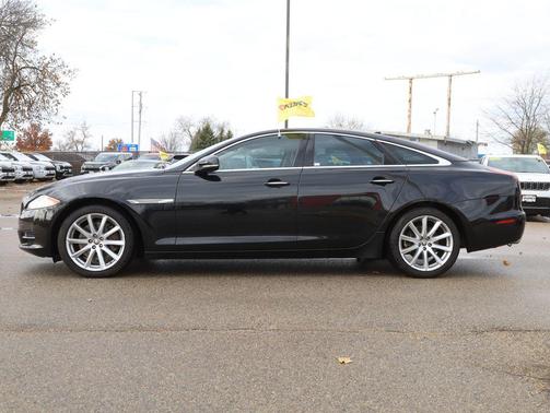 2013 Jaguar XJ Base