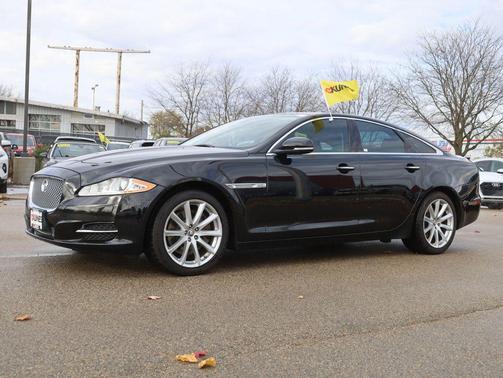 2013 Jaguar XJ Base