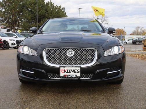 2013 Jaguar XJ Base
