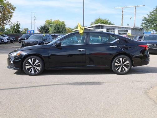 2022 Nissan Altima 2.5 SV