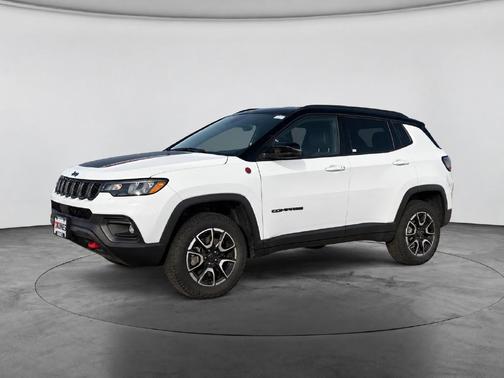 Bright White Clearcoat 2025 Jeep Compass Trailhawk