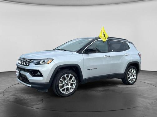 Silver Zynith Metallic Clearcoat 2025 Jeep Compass Limited