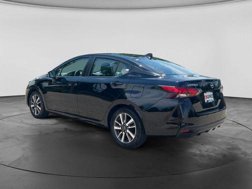 Super Black Metallic 2025 Nissan Versa 1.6 SV