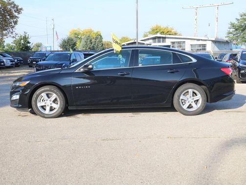 2022 Chevrolet Malibu FWD LT