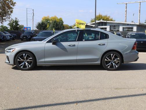 2024 Volvo S60 B5 Core Dark Theme