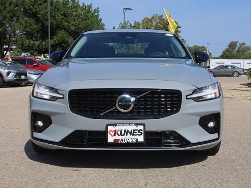 2024 Volvo S60 B5 Core Dark Theme