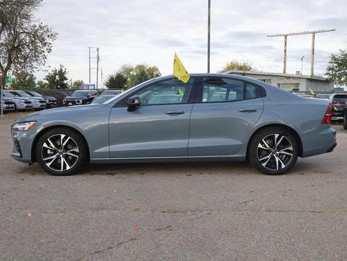 2024 Volvo S60 B5 Core Dark Theme