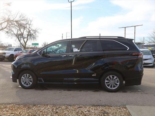 2023 Toyota Sienna XLE 7 Passenger