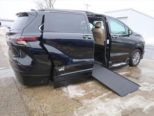 2023 Toyota Sienna XLE 7 Passenger