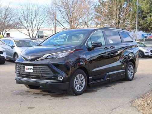 2023 Toyota Sienna XLE 7 Passenger
