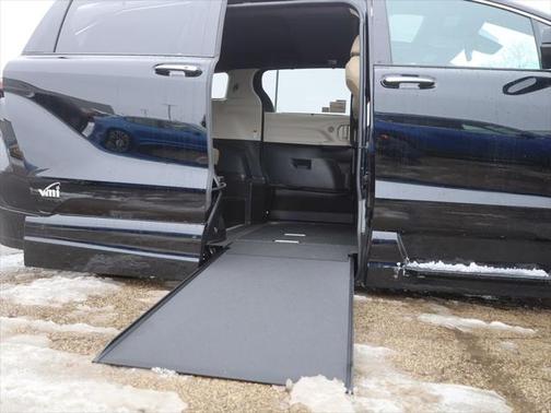 2023 Toyota Sienna XLE 7 Passenger