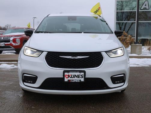 Bright White Clearcoat 2024 Chrysler Pacifica Hybrid Select