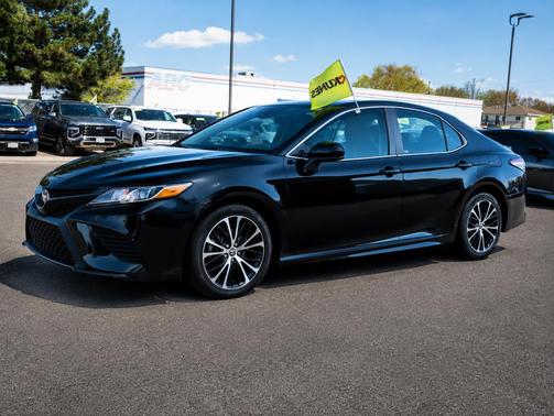Midnight Black Metallic 2020 Toyota Camry SE