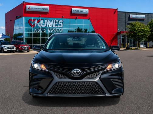 Midnight Black Metallic 2020 Toyota Camry SE