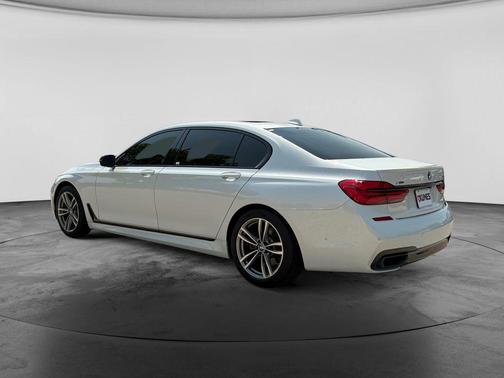 Mineral White Metallic 2019 BMW 750 i xDrive