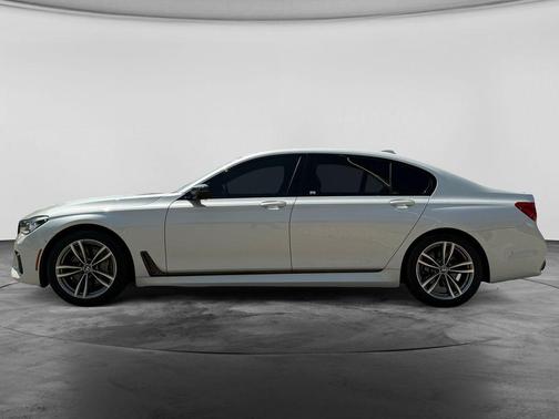 Mineral White Metallic 2019 BMW 750 i xDrive