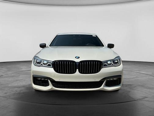 Mineral White Metallic 2019 BMW 750 i xDrive