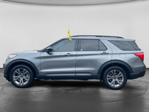 Carbonized Gray Metallic 2022 Ford Explorer XLT