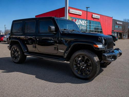 Black Clearcoat 2021 Jeep Wrangler Unlimited Sahara