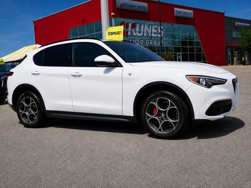 Alfa White 2022 Alfa Romeo Stelvio Ti
