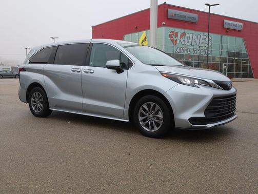 2024 Toyota Sienna LE