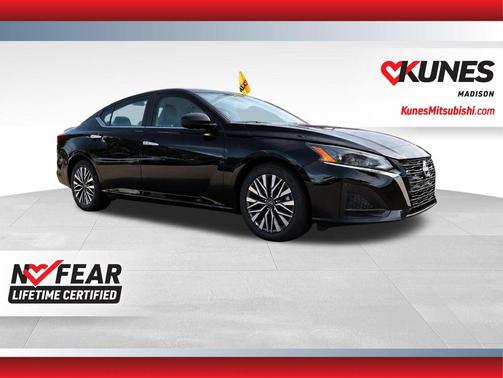 Super Black 2025 Nissan Altima 2.5 SV