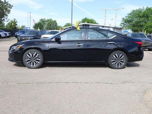 Super Black 2025 Nissan Altima 2.5 SV