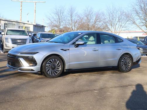 2025 Hyundai SONATA Hybrid SE