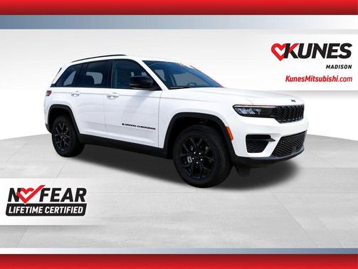 Bright White Clearcoat 2024 Jeep Grand Cherokee Altitude