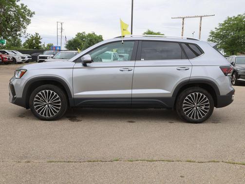 Pyrite Silver Metallic 2025 Volkswagen Taos 1.5T SE
