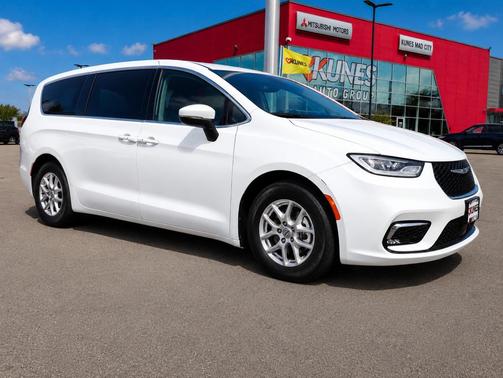 Bright White Clearcoat 2023 Chrysler Pacifica Touring L