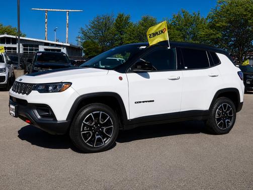 Bright White Clearcoat 2025 Jeep Compass Trailhawk