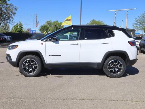 Bright White Clearcoat 2025 Jeep Compass Trailhawk