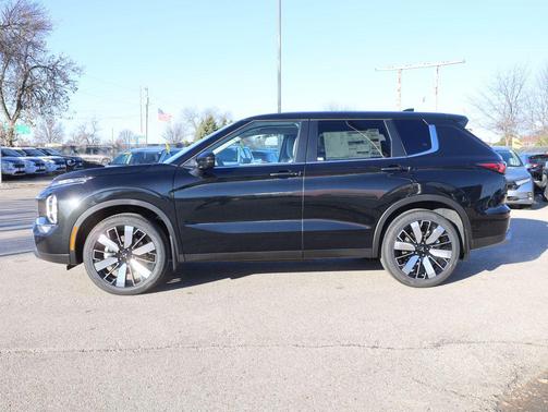 Black Diamond 2026 Mitsubishi Outlander SE 1.5T 2WD