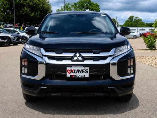Labrador Black Pearl 2026 Mitsubishi Outlander Sport SE