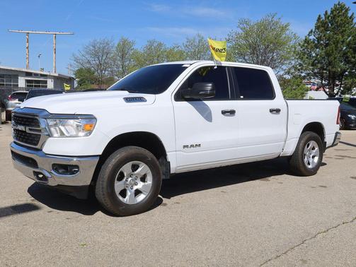 Bright White Clearcoat 2023 RAM 1500 Big Horn/Lone Star
