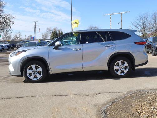 2022 Toyota Highlander LE