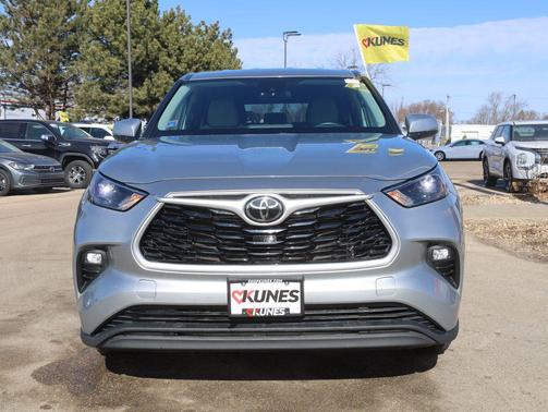 2022 Toyota Highlander LE