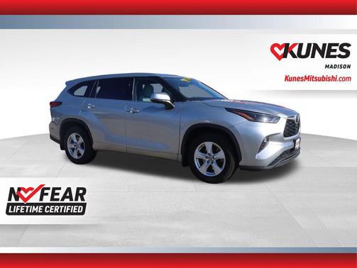 2022 Toyota Highlander LE