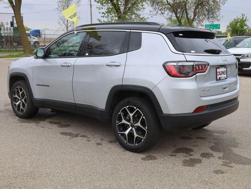 Silver Zynith Metallic Clearcoat 2025 Jeep Compass Limited