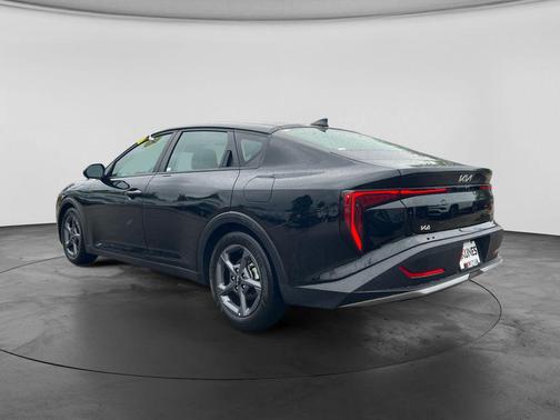 Aurora Black Pearl 2025 Kia K4 LXS