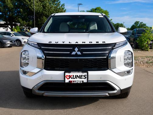 White Diamond 2026 Mitsubishi Outlander SE S-AWC